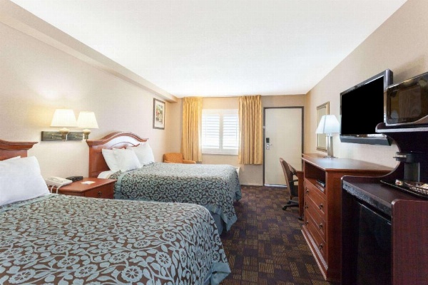 Days Inn by Wyndham Alhambra CA image 11